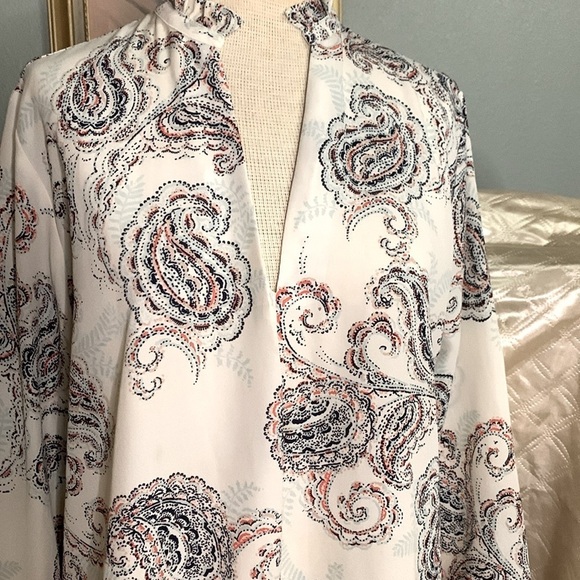 Pretty sheer blouse by Van Heusan - Picture 1 of 12